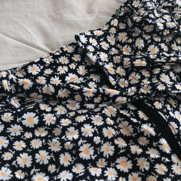 DIVIDED by H&M Shorts - Picture 4 of 4